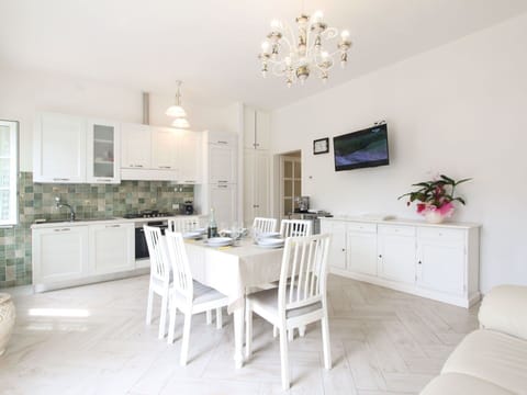 Furniture, Interior Design, Flooring, Floor, Ceiling, Room, Table, Lighting, Chair, Kitchen & Dining Room Table