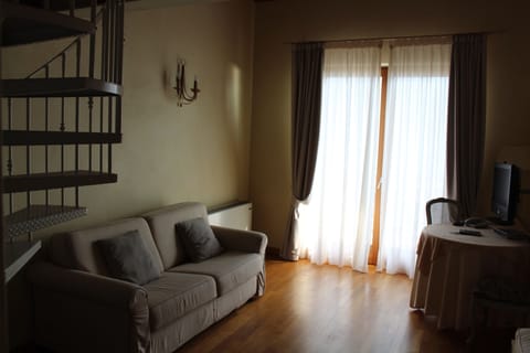 Superior Studio Suite, Balcony, Lake View | In-room safe, blackout drapes, free WiFi