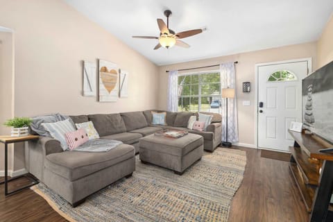 Welcome to our Cozy Cottage! Our 2-bedroom/2-bathroom home is ready to welcome you to Fayetteville.