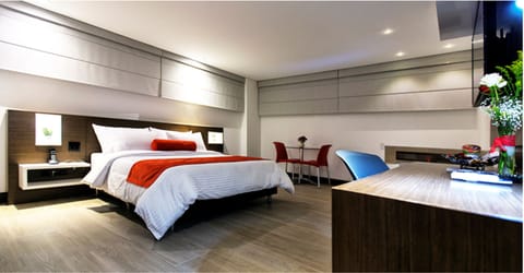 Executive Room | Premium bedding, minibar, in-room safe, desk