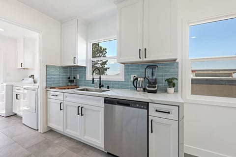 All cooking essentials ready for you hosting your next family retreat or friends gathering.