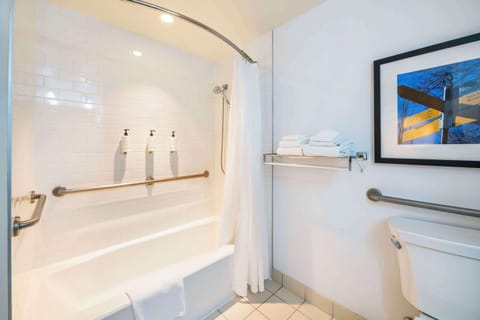 Room, 1 King Bed, Non Smoking | Premium bedding, in-room safe, desk, laptop workspace