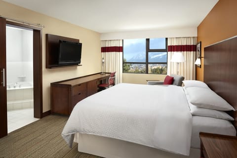 Premium Room, 1 King Bed | Premium bedding, in-room safe, desk, laptop workspace