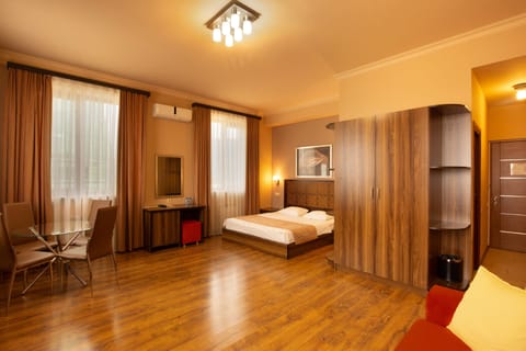 Deluxe Double Room | Egyptian cotton sheets, premium bedding, minibar, in-room safe