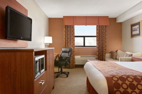 Deluxe Room, 1 Queen Bed, Non Smoking | Desk, laptop workspace, blackout drapes, iron/ironing board