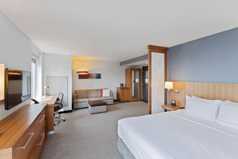 Room, 1 King Bed, City View, Corner | Premium bedding, in-room safe, desk, laptop workspace