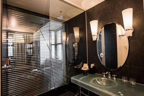 Room, 1 King Bed (Prestige) | Bathroom | Designer toiletries, hair dryer, bathrobes, towels