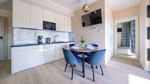 Apartment (216B) | Private kitchen | Fridge, stovetop, electric kettle, cookware/dishes/utensils