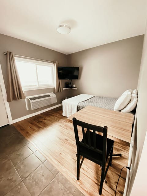 Family Suite, Non Smoking, Kitchenette | 1 bedroom, premium bedding, individually decorated