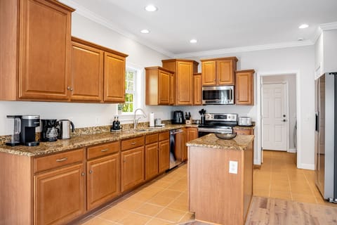 Main Level - Fully Equipped Kitchen