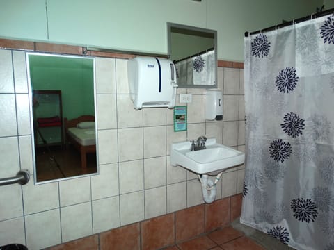 Double Room, Garden View | Bathroom | Shower, towels