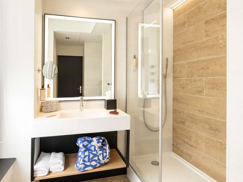 Premium bedding, pillowtop beds, in-room safe, desk