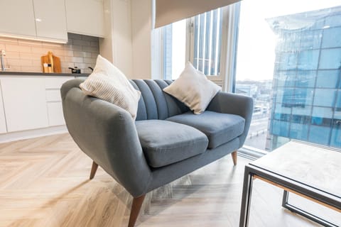 Studio Suite | Desk, laptop workspace, free WiFi