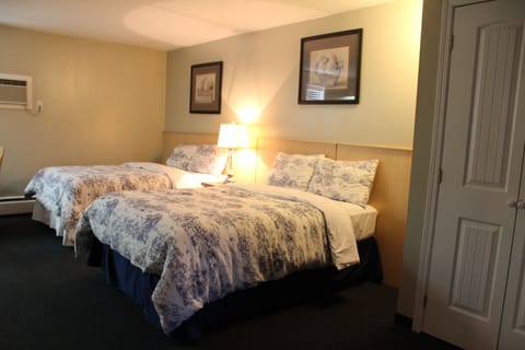 Standard Double Room, Kitchenette | Desk, free WiFi, bed sheets