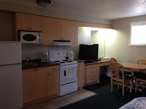 Standard Double Room, Kitchenette | Private kitchen | Fridge, microwave