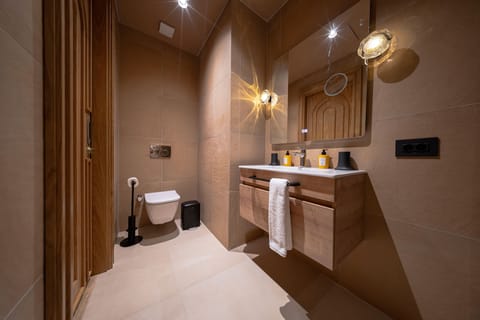 Prima Room | Bathroom | Designer toiletries, hair dryer, slippers, towels