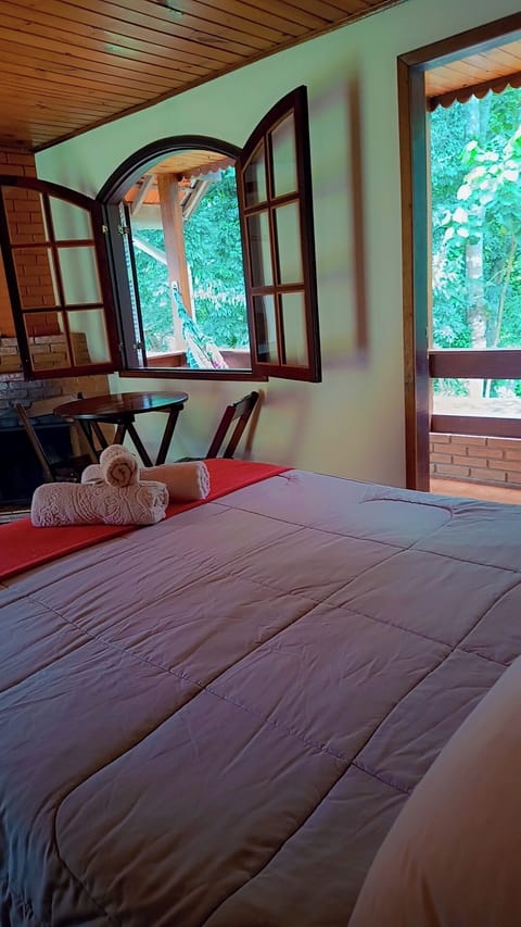 Classic Chalet, River View | Free WiFi