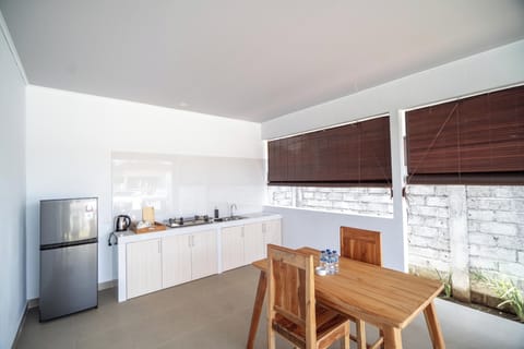 Comfort Villa, Garden View | Private kitchenette | Full-size fridge, stovetop, dishwasher, cookware/dishes/utensils