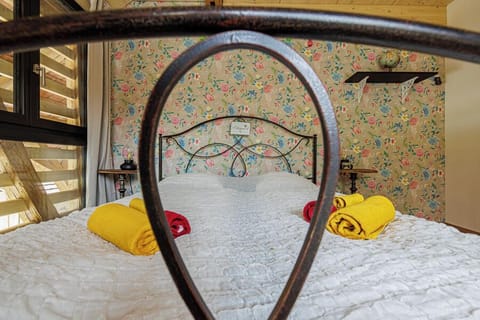 Classic Double Room, Garden View | Free cribs/infant beds, travel crib, free WiFi, bed sheets