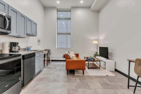 Living and kitchen area