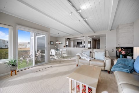 Open concept living room. dinning room and kitchen