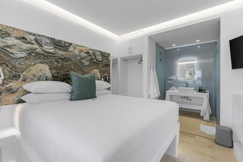 Egyptian cotton sheets, premium bedding, minibar, in-room safe