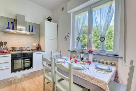 Family Apartment, 1 Bedroom, Mountainside (VP - Sea Garden - B4 with parkng) | Private kitchen | Fridge, oven, stovetop, coffee/tea maker