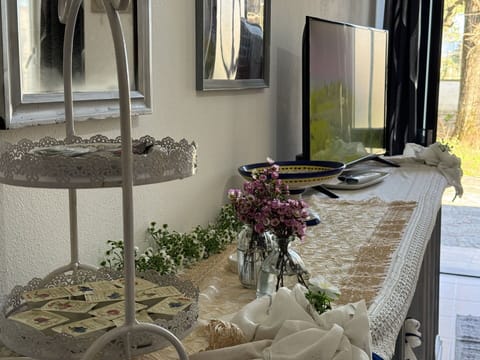 Interior Design, Lighting, Furniture, Serveware, Natural Material, Porcelain, Glass, Linens