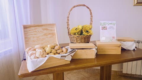 Breakfast, lunch, dinner served; Mediterranean cuisine 