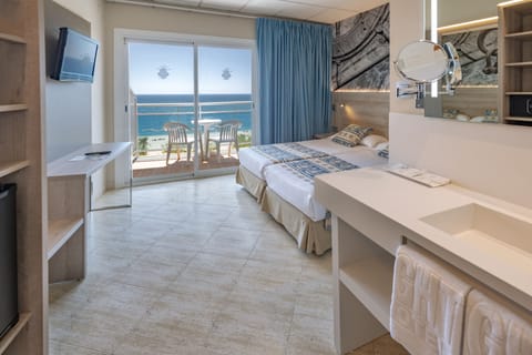 Double or Twin Room, Balcony, Sea View | Minibar, desk, blackout drapes, soundproofing