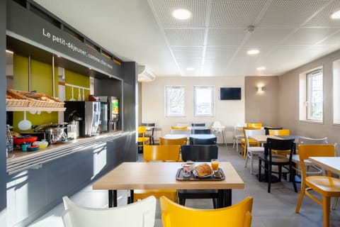 Daily buffet breakfast for a fee