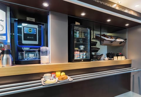 Daily buffet breakfast for a fee