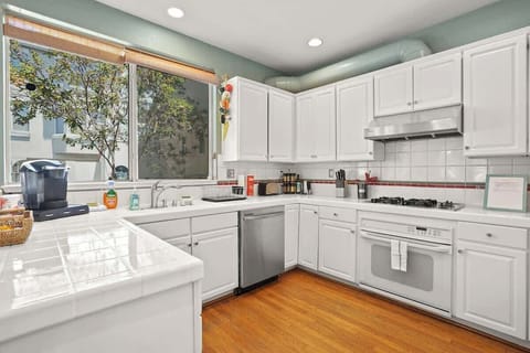 Full kitchen with pots, pans, (Stainless steel or nonstick pans), cooking seasonings and oil and utensils are provided!