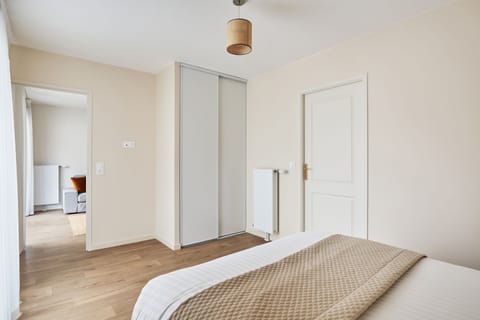 View from the bedroom into the hallway, highlighting the apartment’s accessible and open layout.