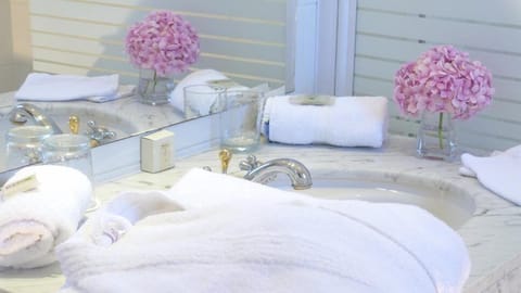 Superior Double Room | Bathroom sink