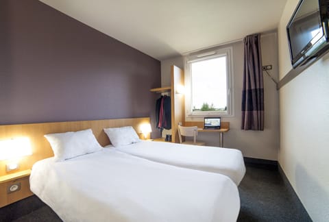 Twin Room | Desk, soundproofing, free WiFi, bed sheets