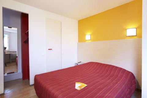 Standard Room, 1 Double Bed | Desk, laptop workspace, soundproofing, free WiFi