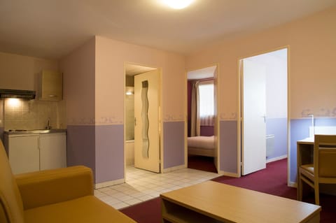 Desk, travel crib, free WiFi, bed sheets