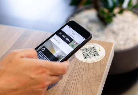 Desk, soundproofing, free WiFi, bed sheets