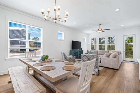 Welcome to Tranquil Tides - this open concept space offers plenty of space for entertaining.