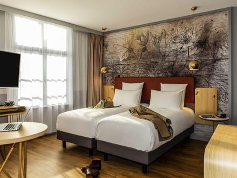 Classic Twin Room, 2 Twin Beds | Minibar, in-room safe, laptop workspace, blackout drapes