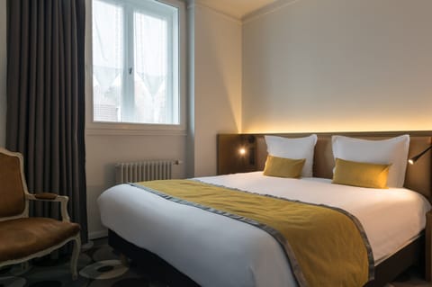 Premium Double Room, Hot Tub | Egyptian cotton sheets, pillowtop beds, in-room safe, desk