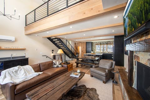 Beautifully furnished & decorated, Northern Glades is a luxury townhome at Whitefish Mountain Resort | Middle Level