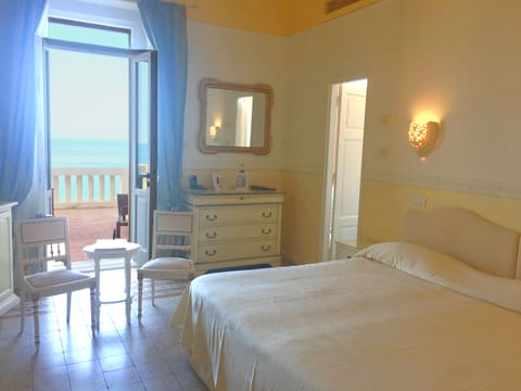 Double Room, Balcony, Sea View | Minibar, in-room safe, free WiFi