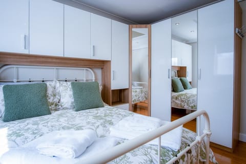 Ridgeway Hideaway - 1 Bedroom Holiday Home - Manorbier (25257)