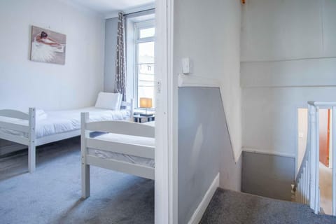 Flat 2 Brunswick - 2 Bed Economy Flat - Swansea (7308)