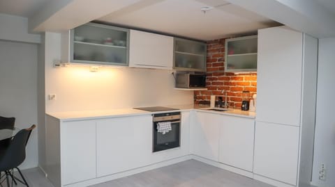 Deluxe Penthouse, Balcony, Courtyard View | 1 bedroom, iron/ironing board, free WiFi