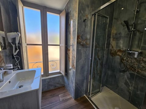 Superior Double Room | Desk, laptop workspace, free WiFi