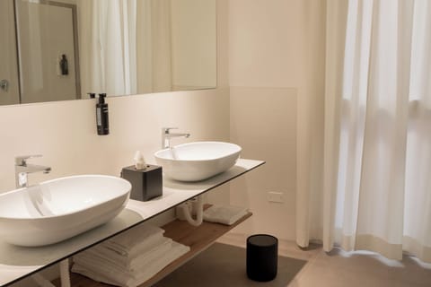 Family Room, City View | Bathroom | Hair dryer, bidet, towels, soap