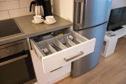 Comfort Apartment, 1 Bedroom, City View | Private kitchen